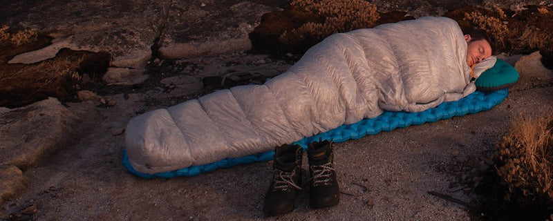 The Physics of Insulation and Comfort in Air-Filled Sleeping Mats